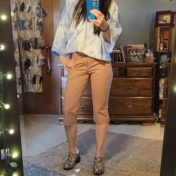 Old Navy Perfect Capris! - Picture 4 of 7